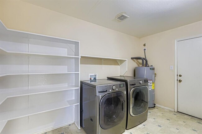 Building Photo - 1105 American Robin Path