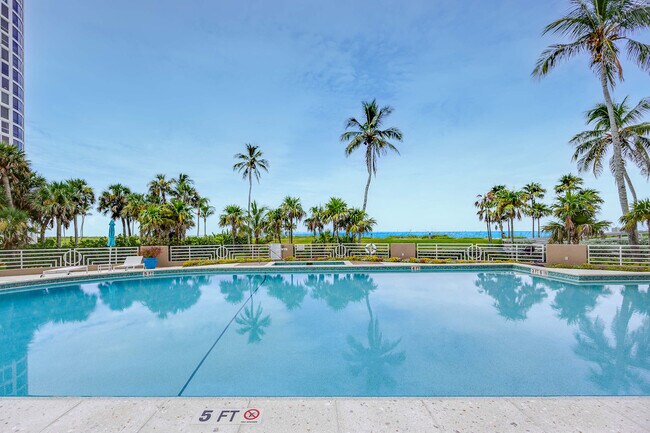 Building Photo - 4651 Gulf Shore Blvd N