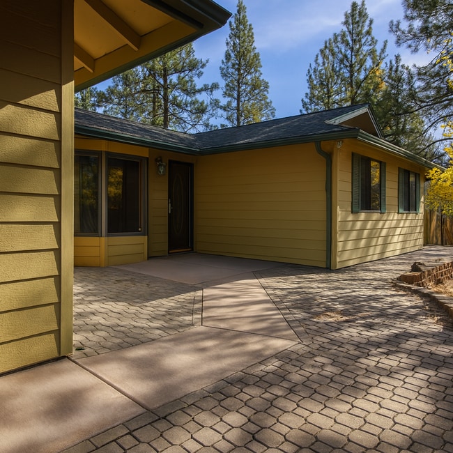 Primary Photo - Spacious SW Bend Home on Nearly Half an Ac...