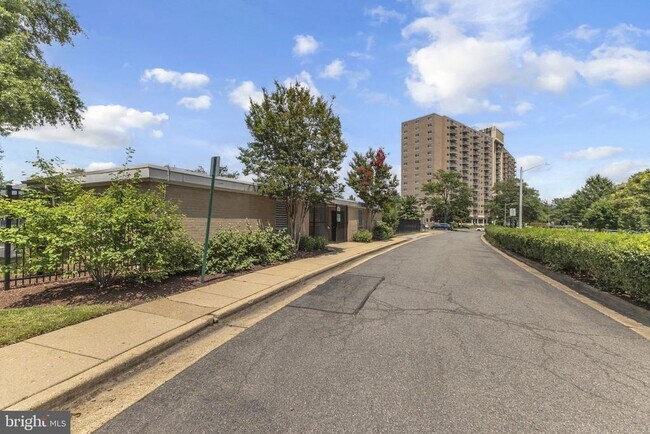 Building Photo - 1225 Martha Custis Dr