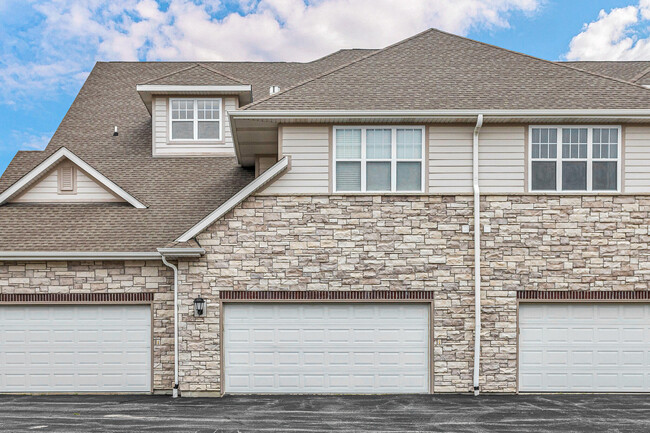 Building Photo - 4666 Sagewood Cir