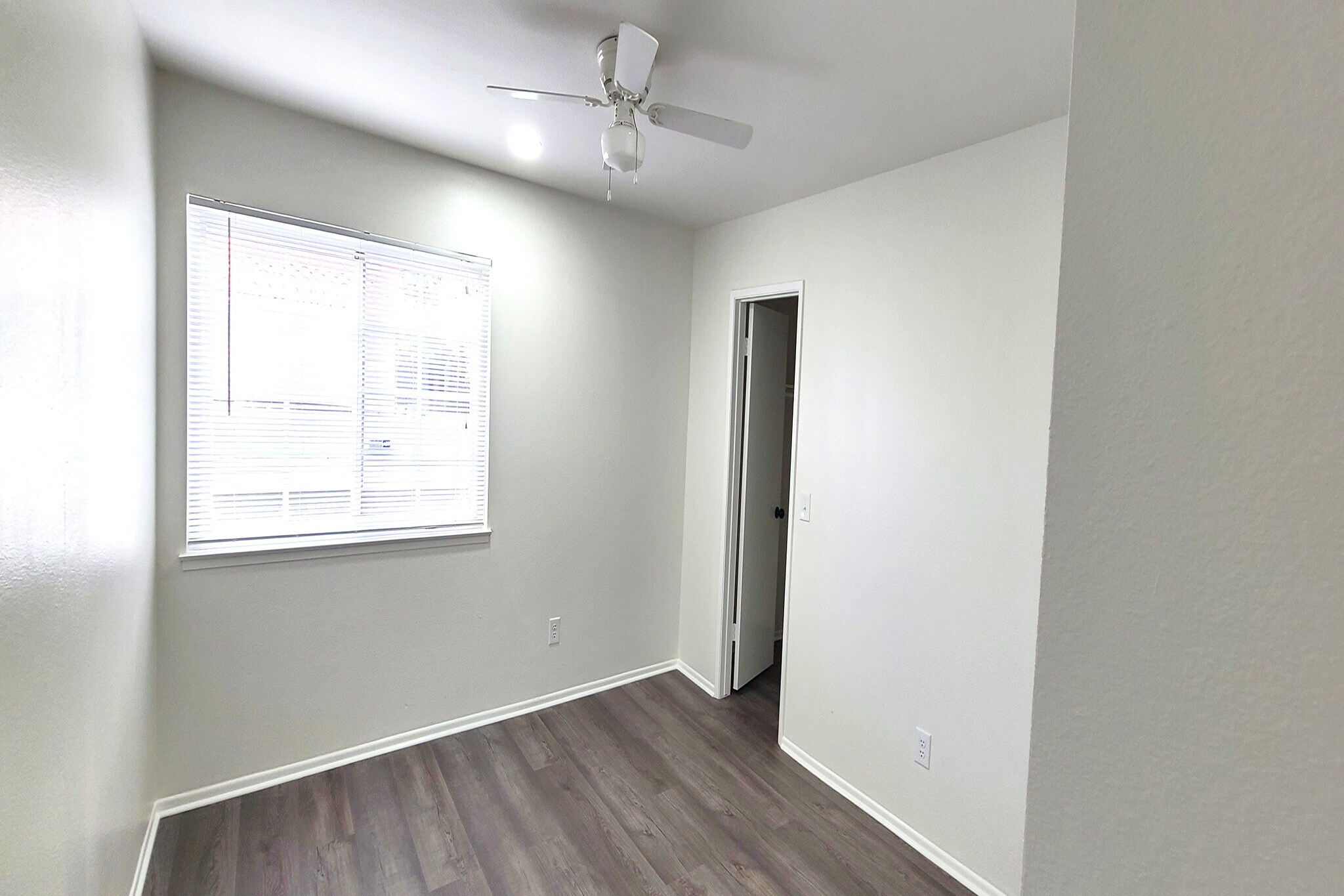 Building Photo - 10000 Hanna Ave