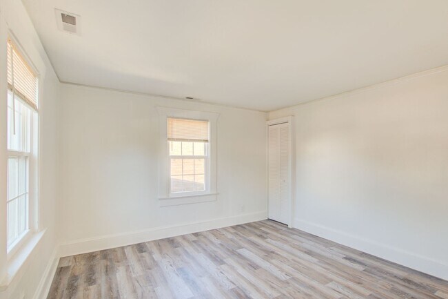 Building Photo - 1135 Jackson Ave