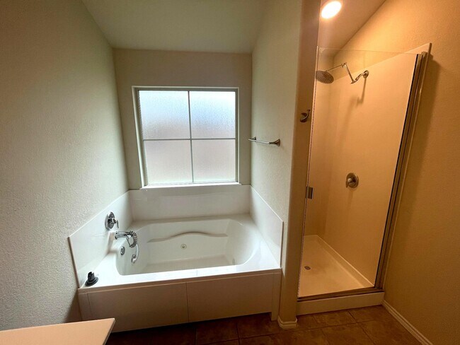 Building Photo - 263 Bainbridge Rd