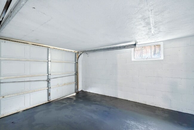 Building Photo - 1930 Stevens Ave