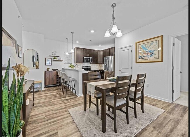 Building Photo - 1725 Dromolin Dr