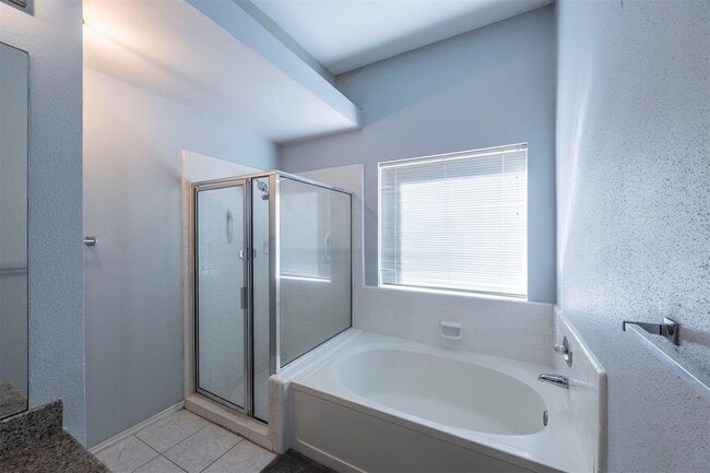 Building Photo - 9402 Calwood Cir