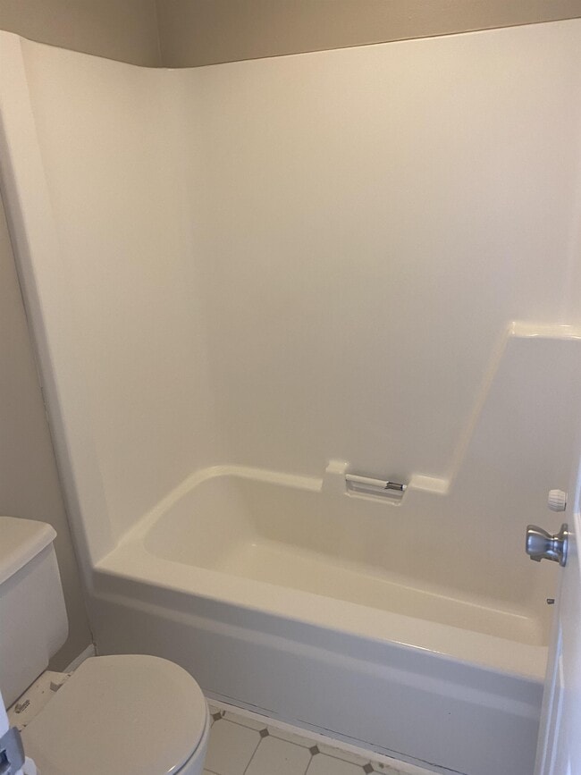 Building Photo - 546 Brookside Ct