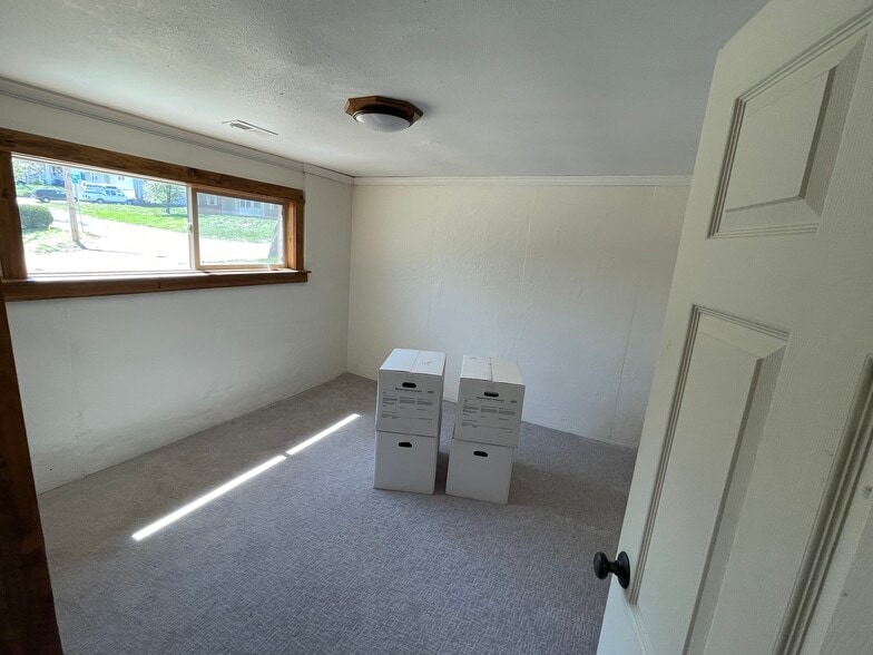 BD2/Office Space - 738 Fir St