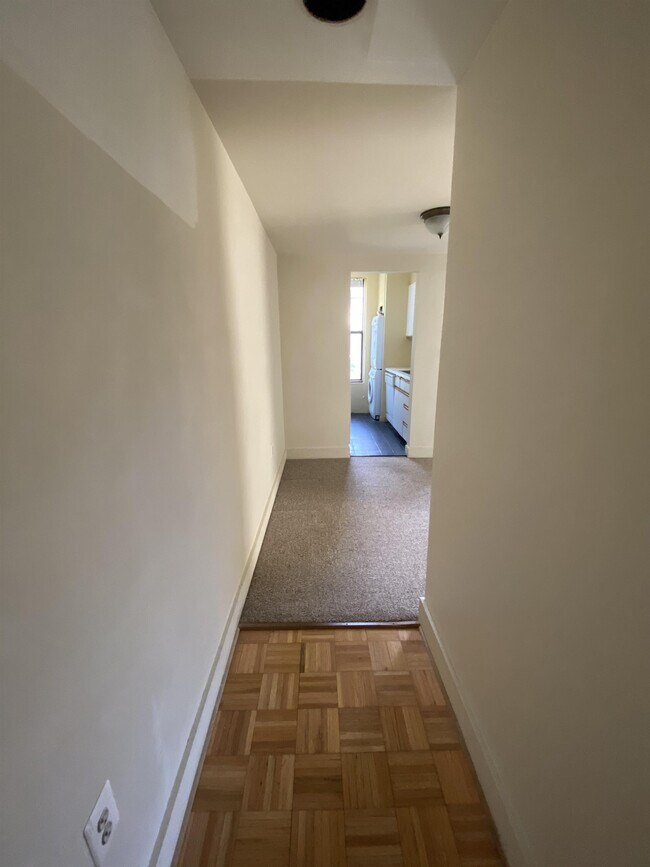 Building Photo - 1842 California St NW