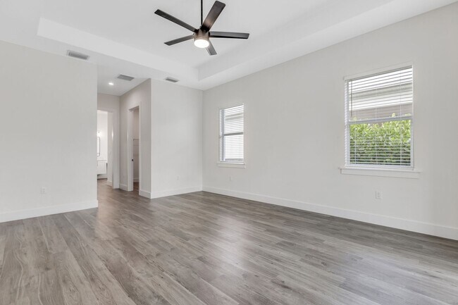 Building Photo - ** SEAHORSE AT CAMBRIA ** 3 BED + DEN - 3....