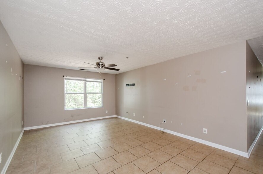 Building Photo - 10104 Fairington Ridge Cir