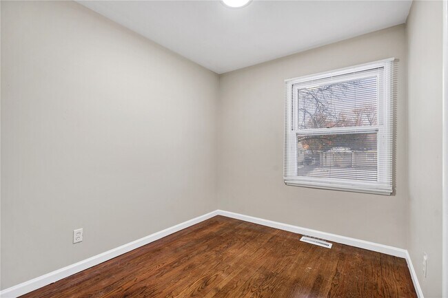 Building Photo - 9725 Medford Dr