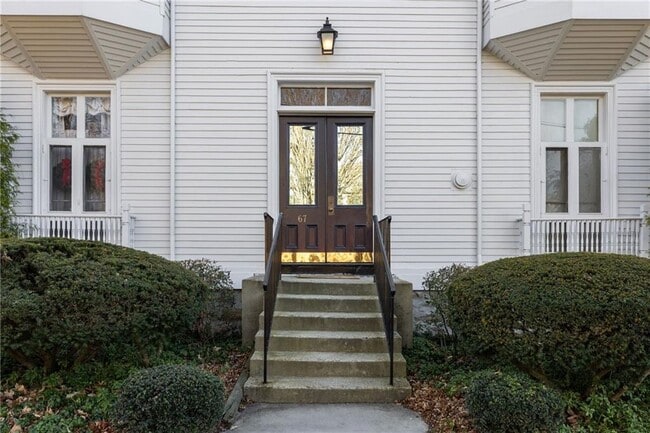 Building Photo - 67 Perry St