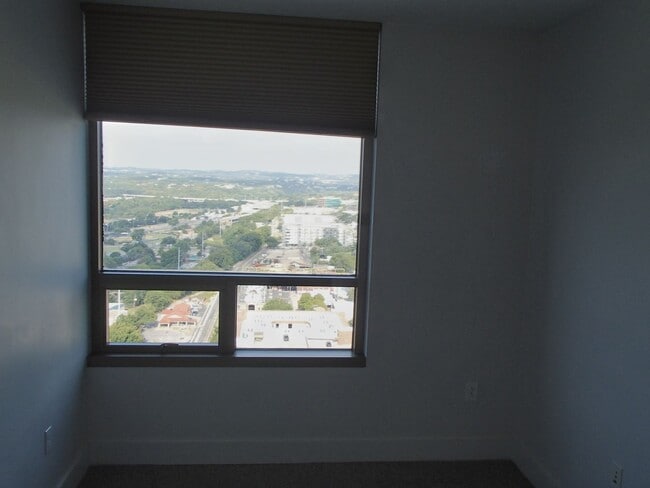 Building Photo - 1 Bedroom 1 Bath: Austin Condo