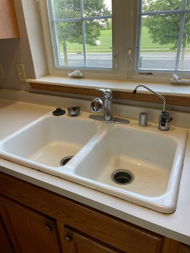 Building Photo - 1066 School St