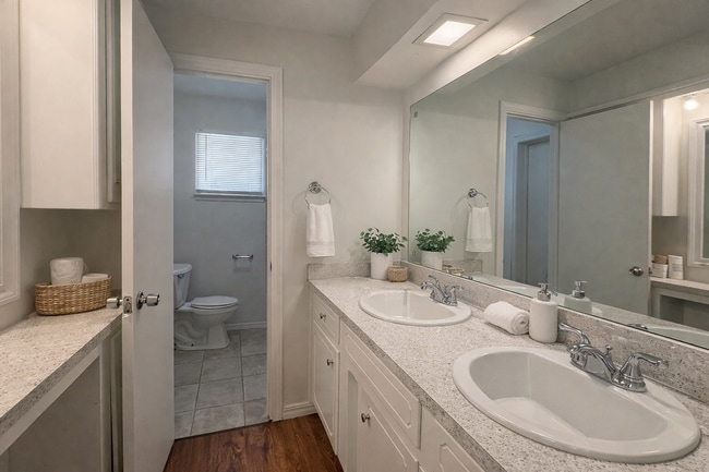 Building Photo - 5504 S Independence Ave