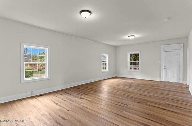 Building Photo - House