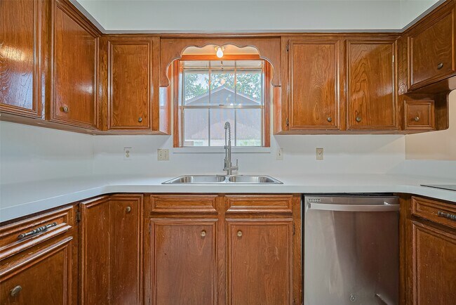 Building Photo - 3518 Rolling Green Ln