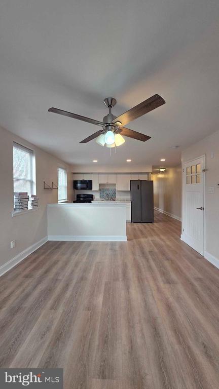 Primary Photo - 7330 Montour St