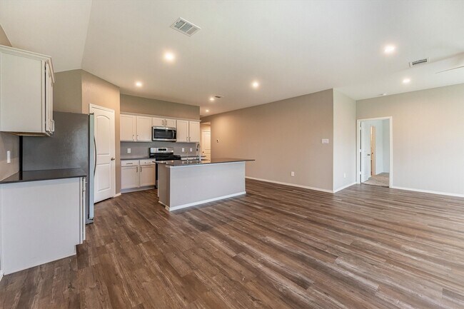 Building Photo - 40619 Pine Spruce Ln