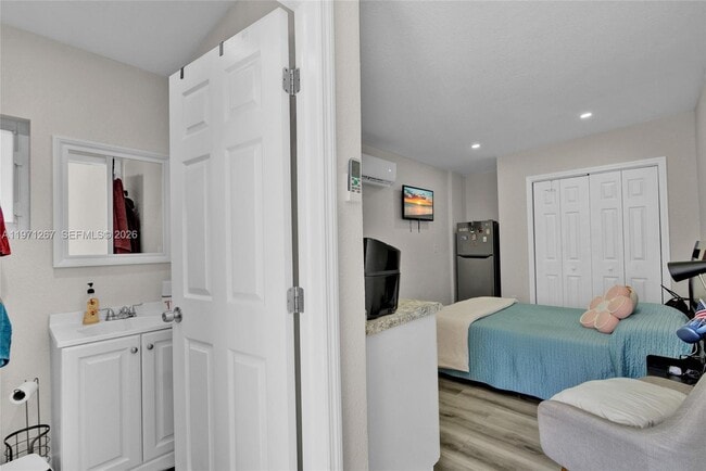 Building Photo - 15962 SW 138th Ct