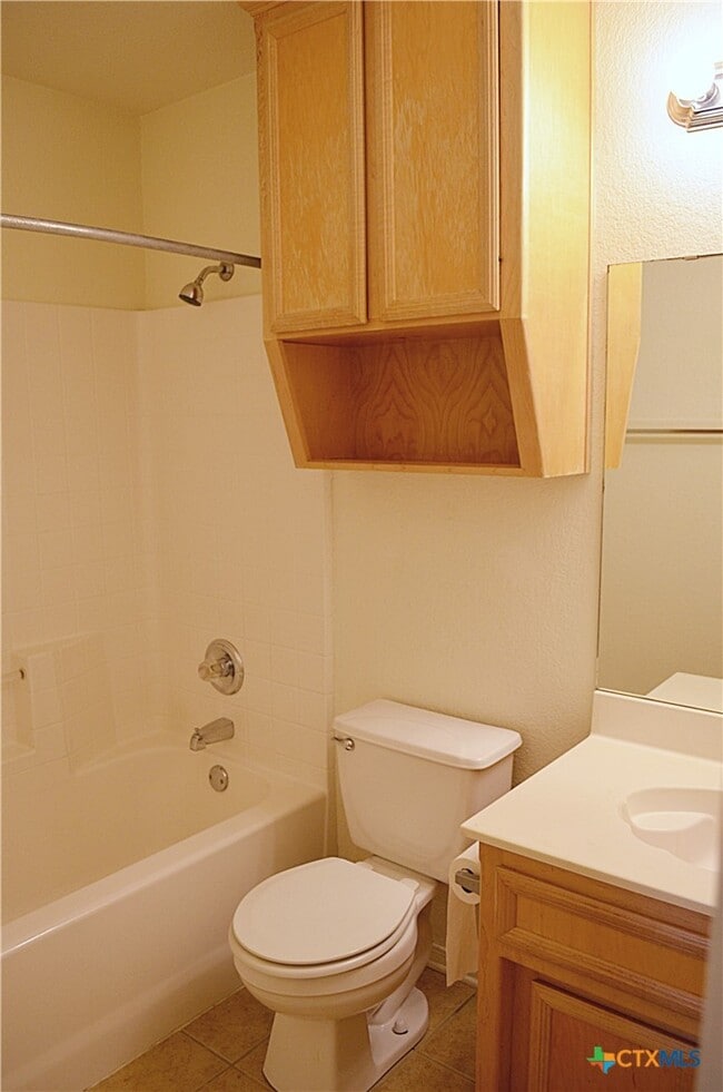Building Photo - 5802 Venetian Ct