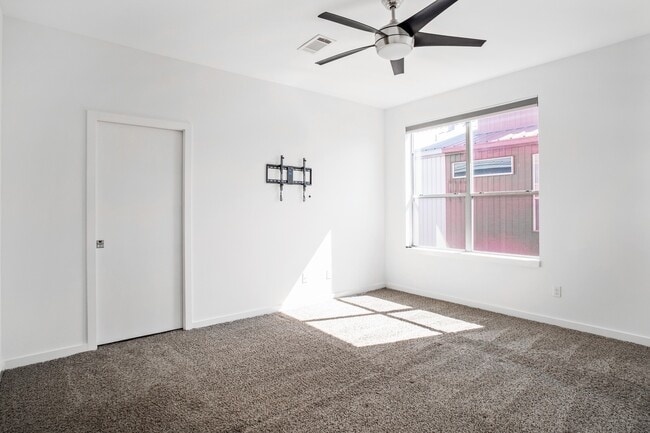 Building Photo - 2936 Commerce St