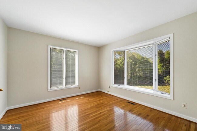 Building Photo - 445 Springvale Rd
