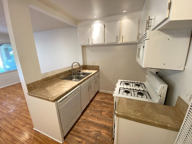 Interior Photo - 14220 Burbank Blvd