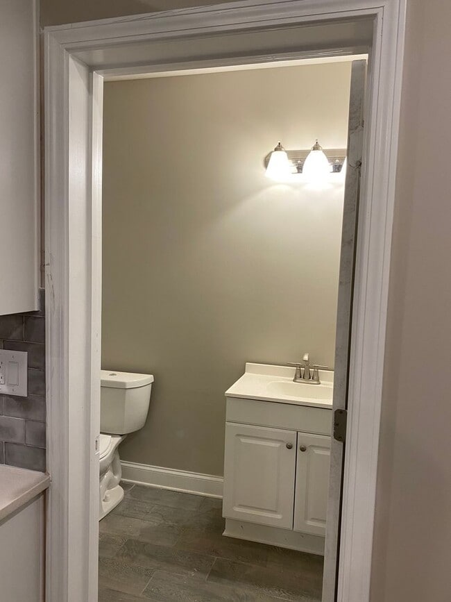 Building Photo - 1240 Biltmore Dr NE