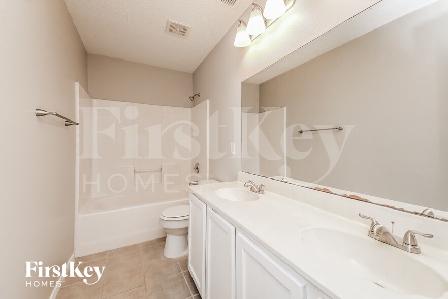 Building Photo - 4519 Green Meadow Dr