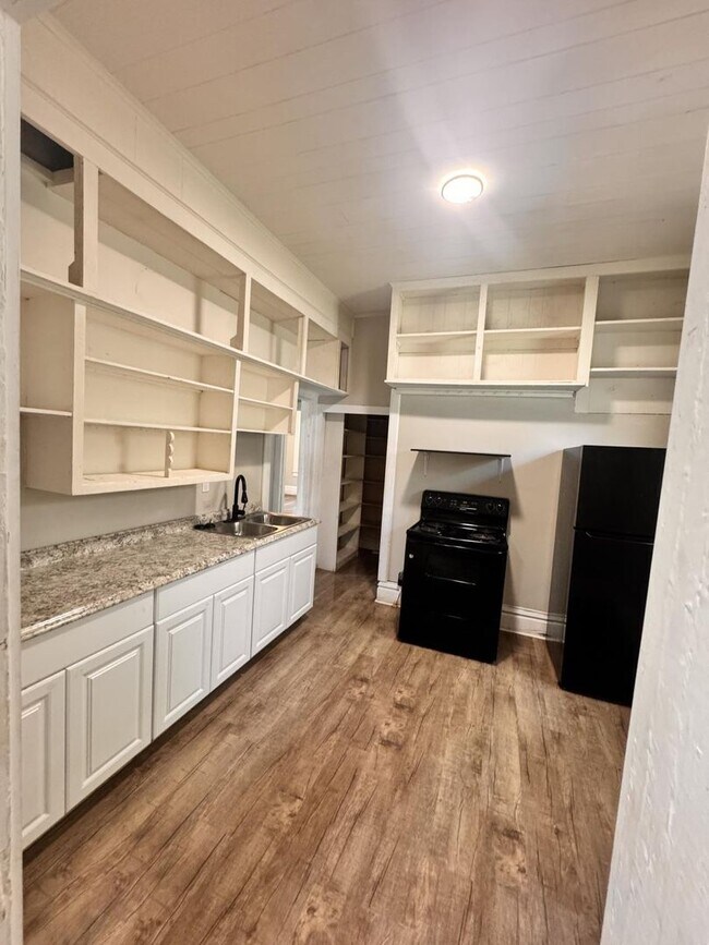 Building Photo - Charming Family Home in the Heart of Carterville