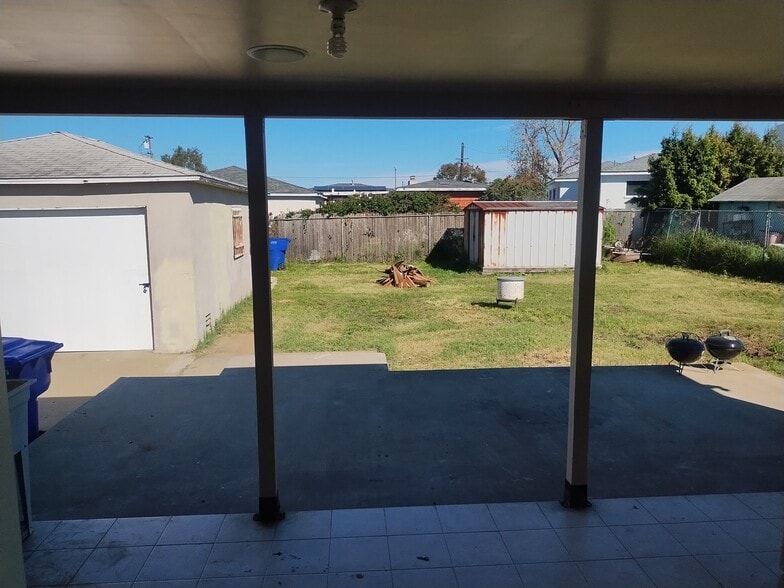 Building Photo - 1439 Burton St