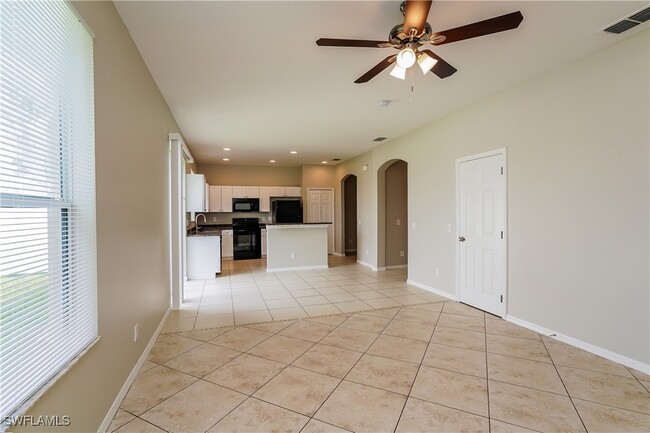 Building Photo - 910 Countess Ave