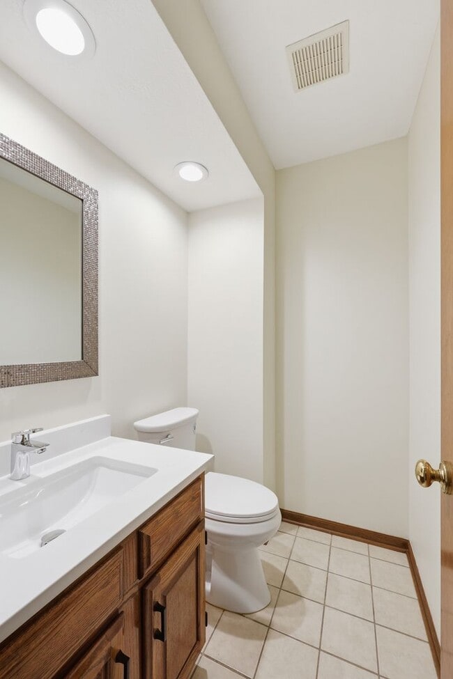 Building Photo - 7666 Windwood Dr