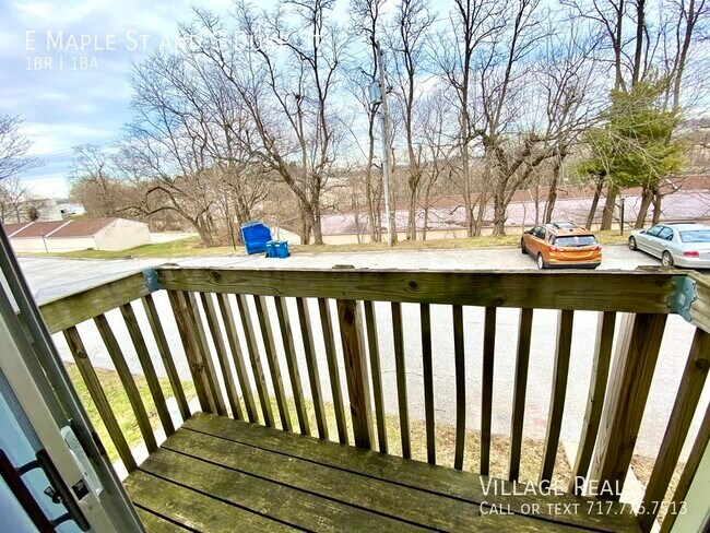 Building Photo - 461 E Maple St