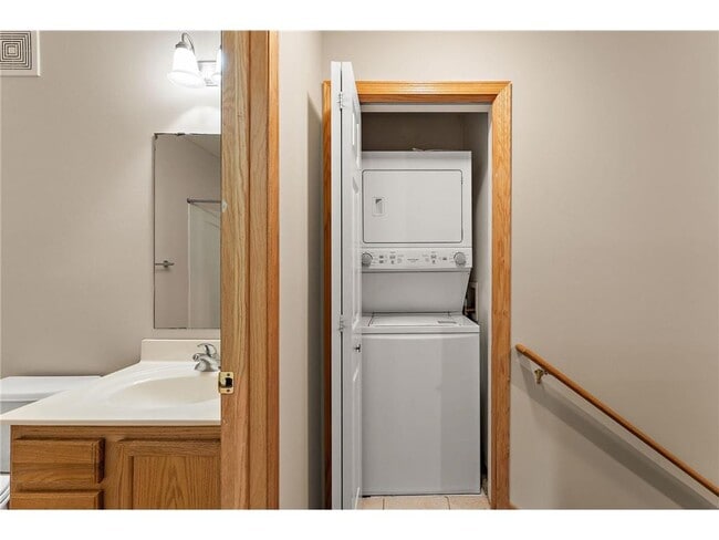 Building Photo - 14975 Pinto Ln