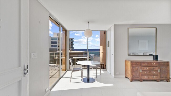 Building Photo - Live the Gold Coast Lifestyle!
