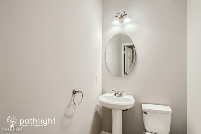 Building Photo - 4 br, 2.5 bath House - 912 Lakeside Ct UNIT