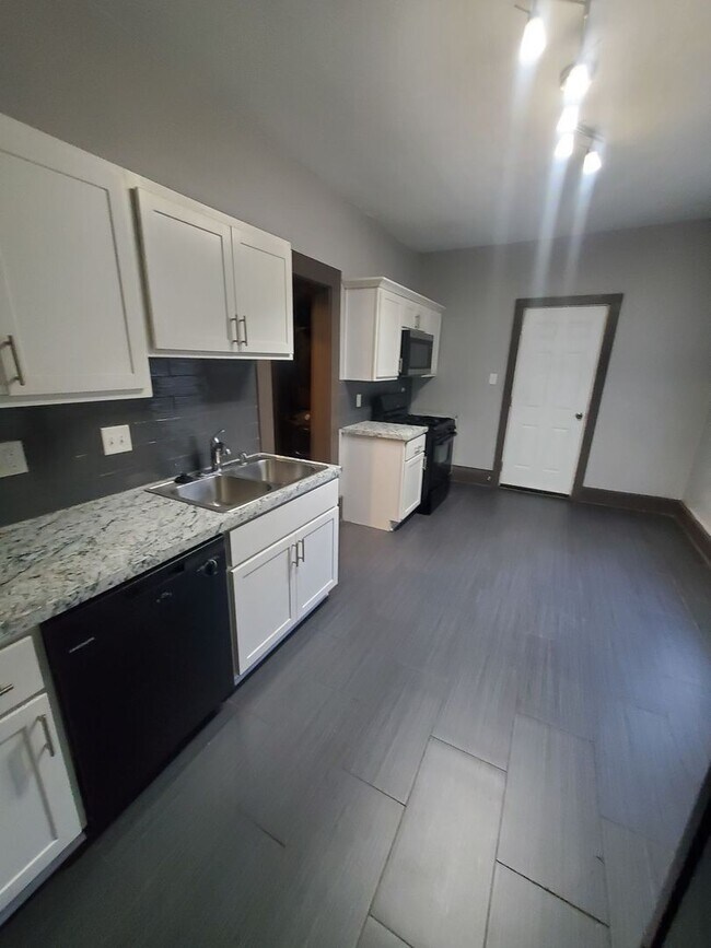 Building Photo - 1505 S 3rd St