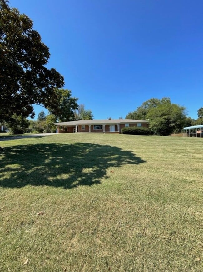 Building Photo - 942 Margaret Dr