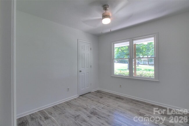 Building Photo - 1015 Sharon Dr