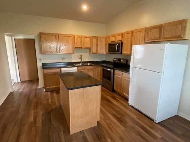 Building Photo - 819 Trustway Ct