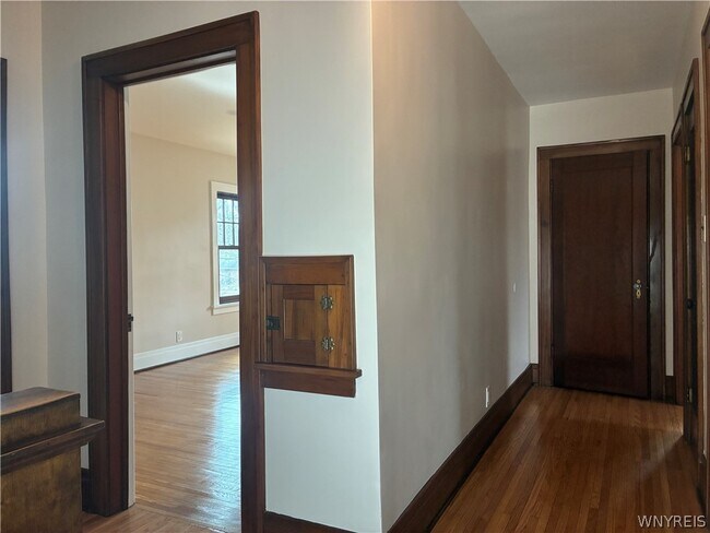 Building Photo - 385 Berryman Dr