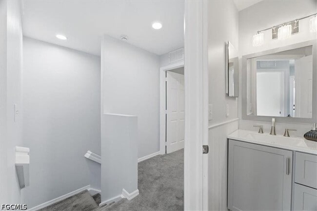 Building Photo - 3630 Pine Oak Cir