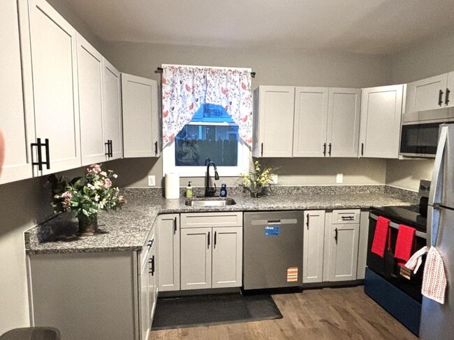 Building Photo - 537 N Mechanic St