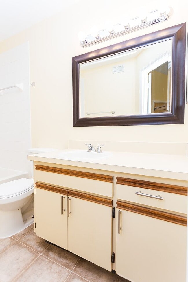 Building Photo - 437 Fountainhead Cir