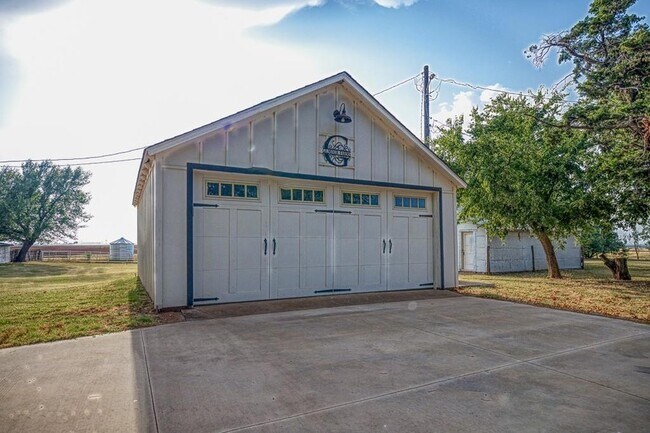 Building Photo - 17928 N 2820 Rd