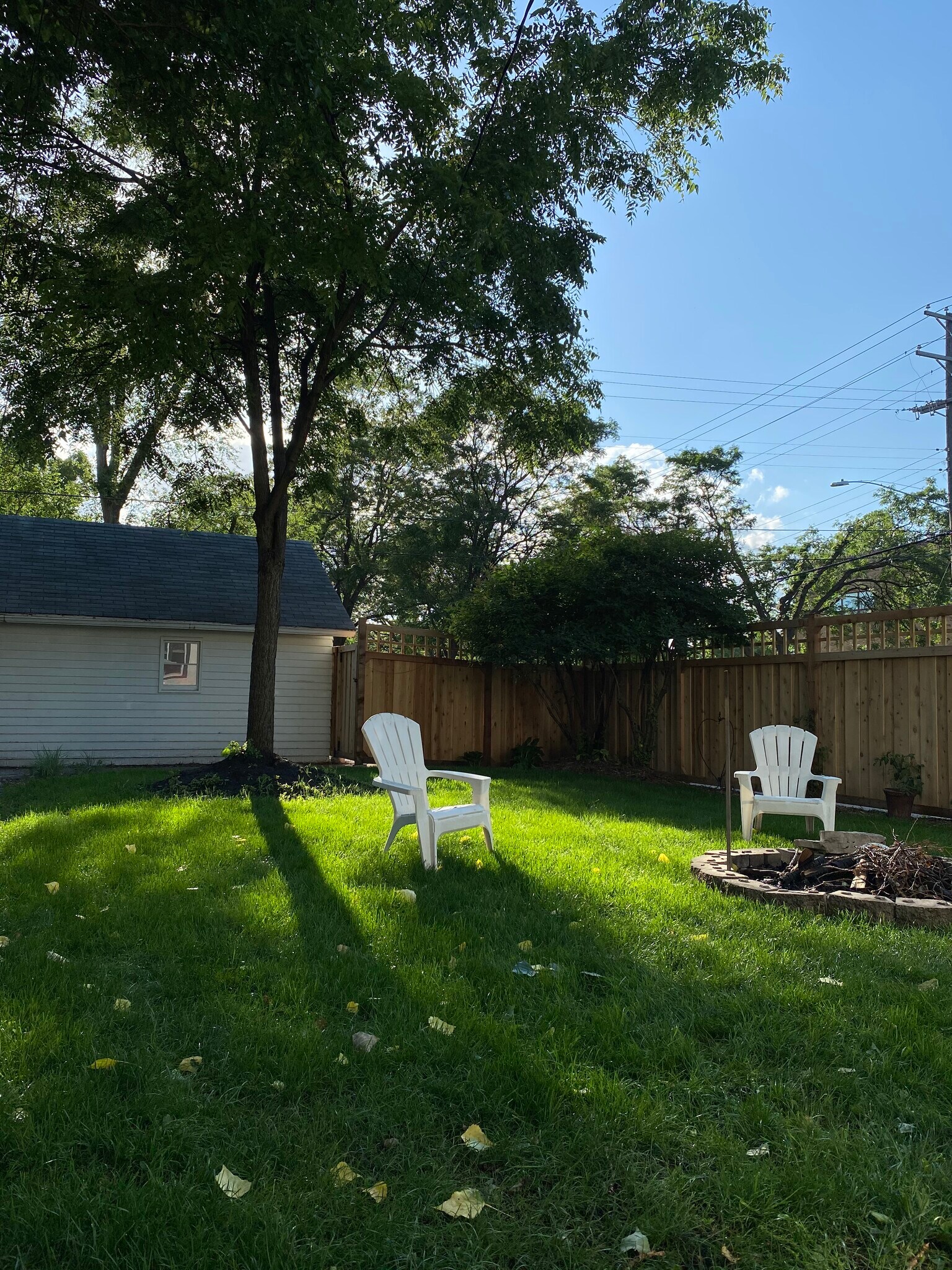 Fully fenced backyard with fire pit - 2800 S 32nd Ave